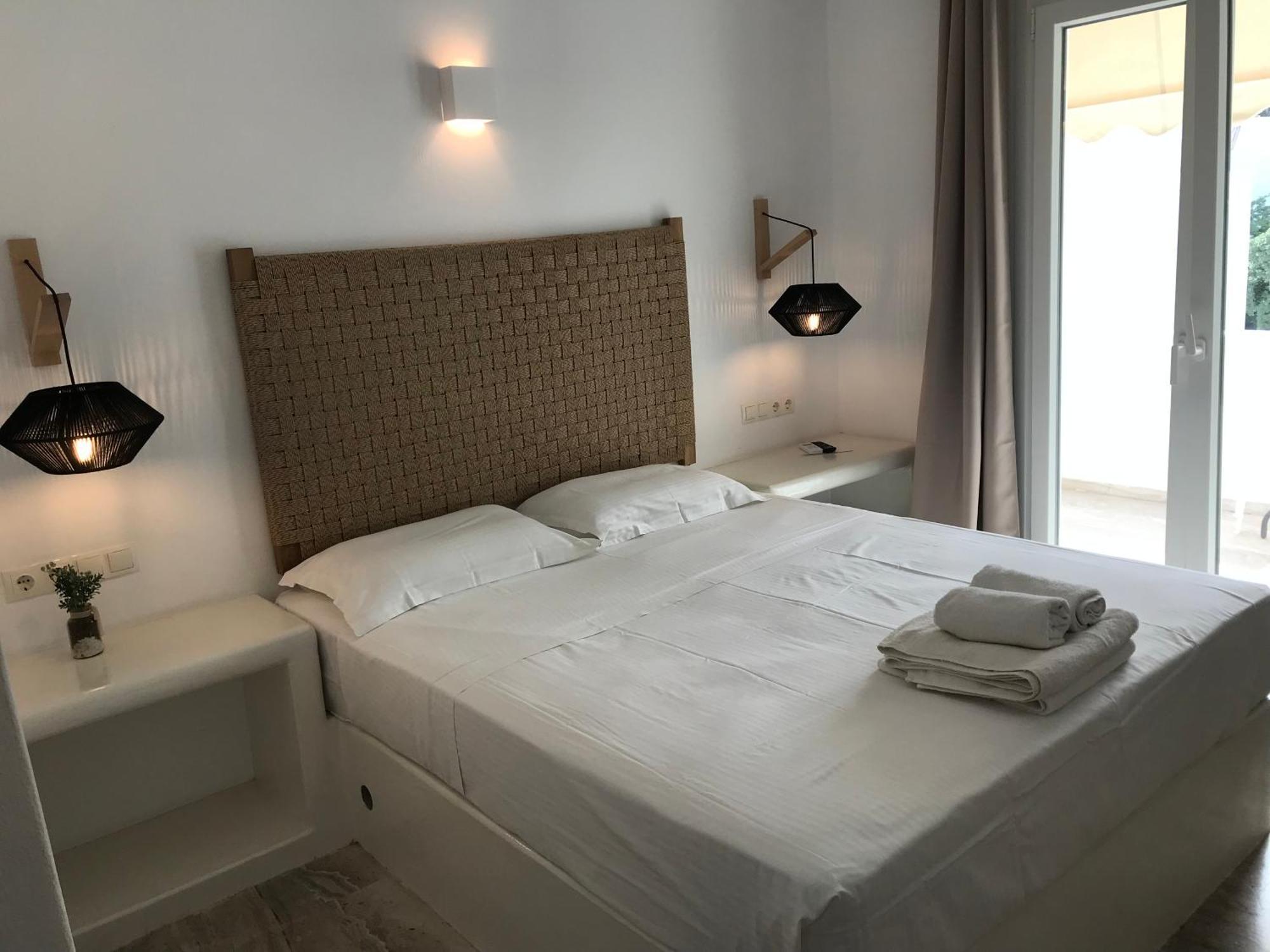 Vassiliki Rooms Parikia  Exterior photo